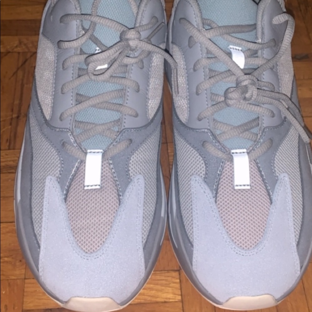 Yeezy boost 700